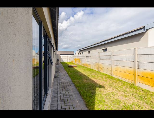 3 BEDROOM FREEHOLD FOR SALE IN PARKLANDS